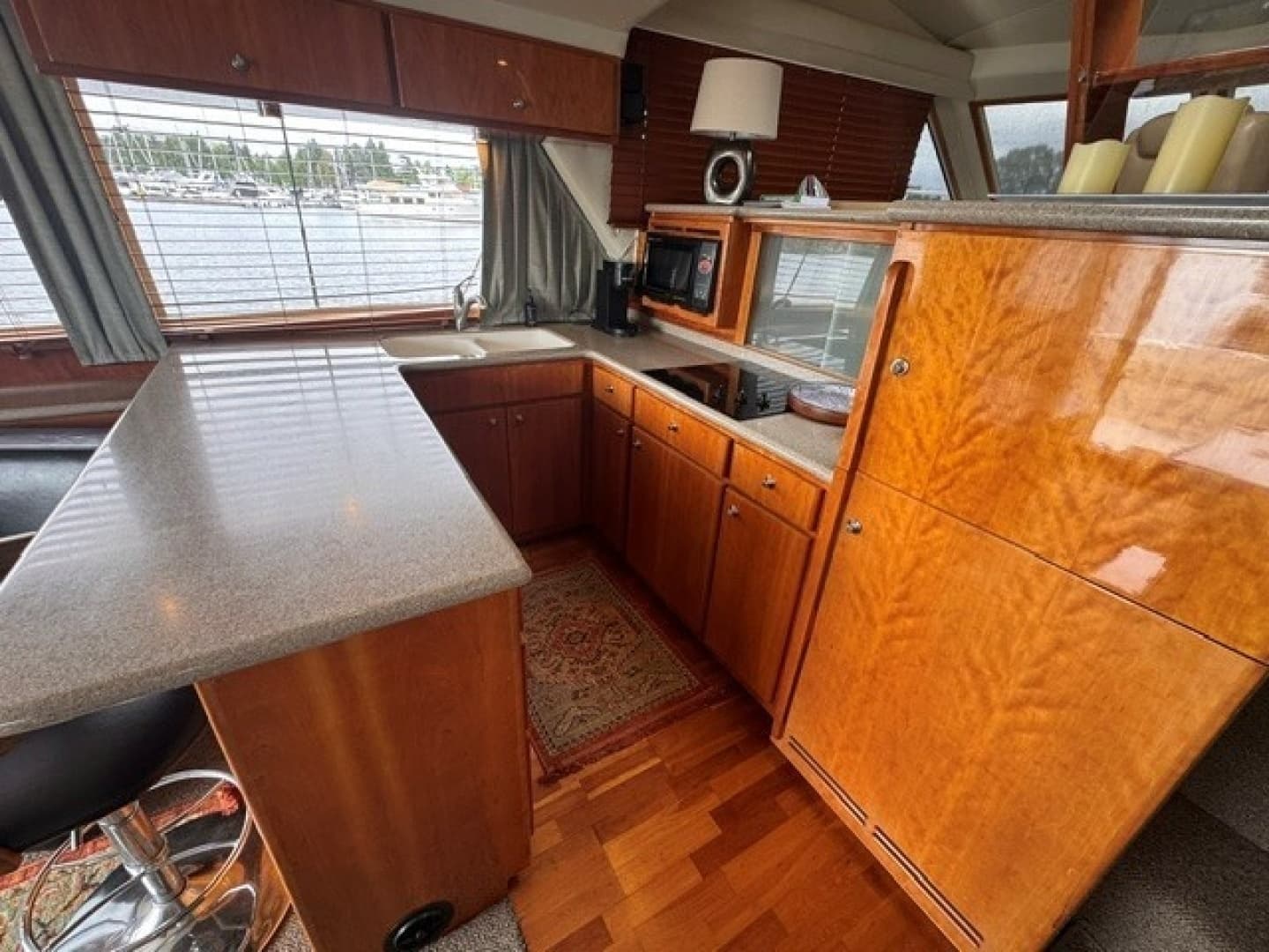 2001 Navigator Classic 48 - Image 13