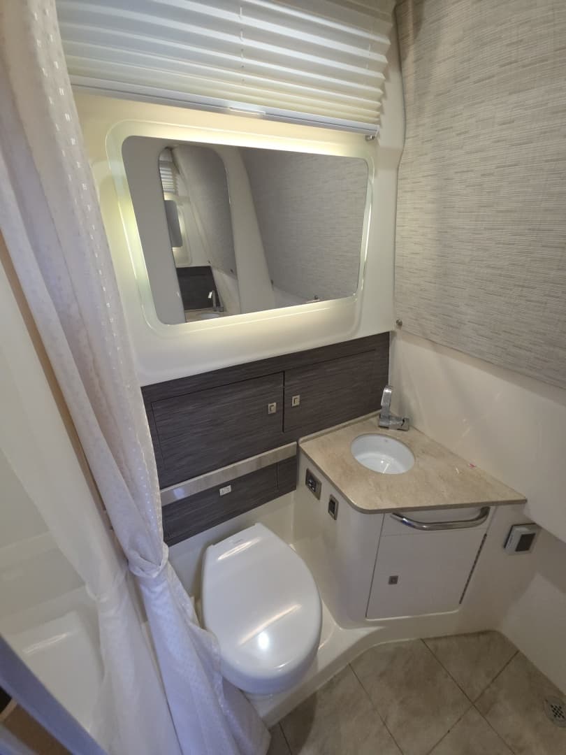 2021 Boston Whaler 420 Outrage - Image 73