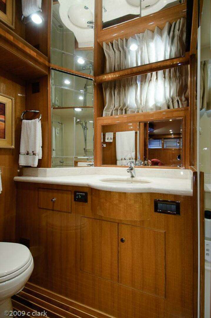 2005 Ocean Alexander 58 Motor Yacht - Image 16