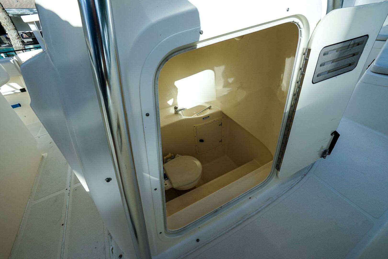 2007 Pursuit C280 - Image 42