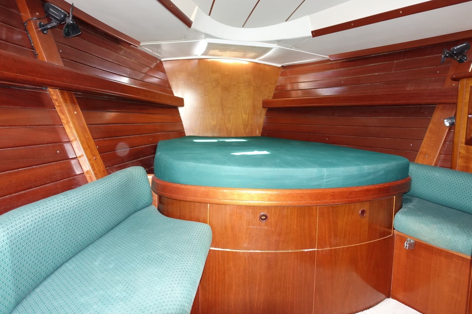 2001 Beneteau 461 - Image 18