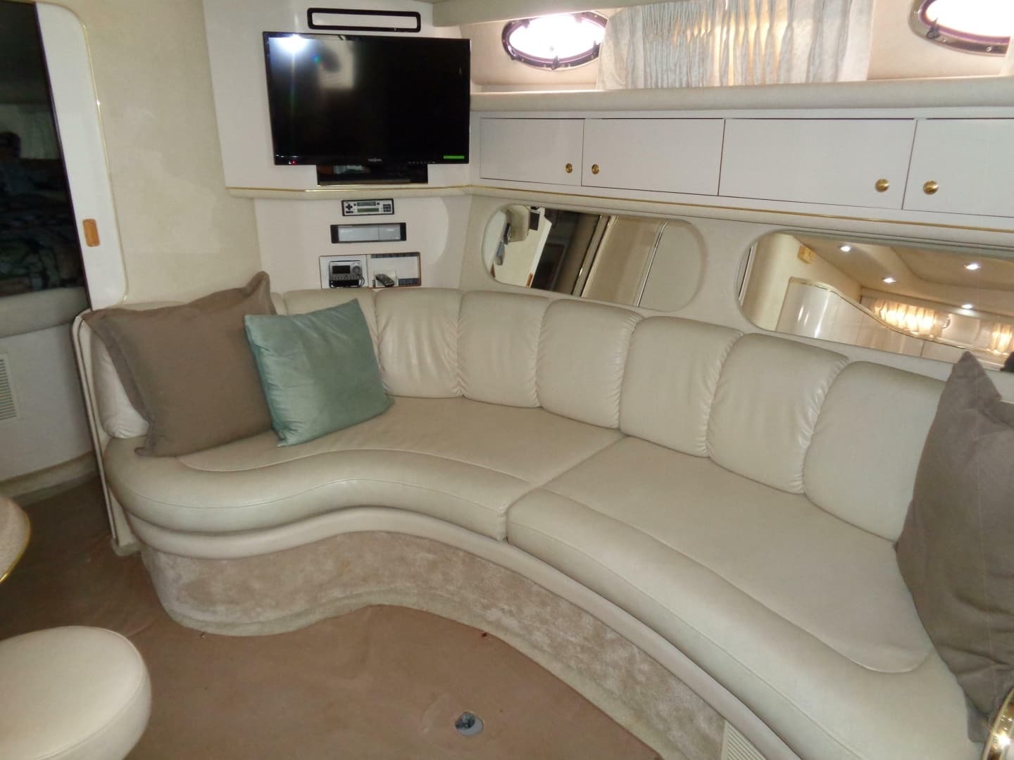 1997 Sea Ray 370 Sundancer - Image 21