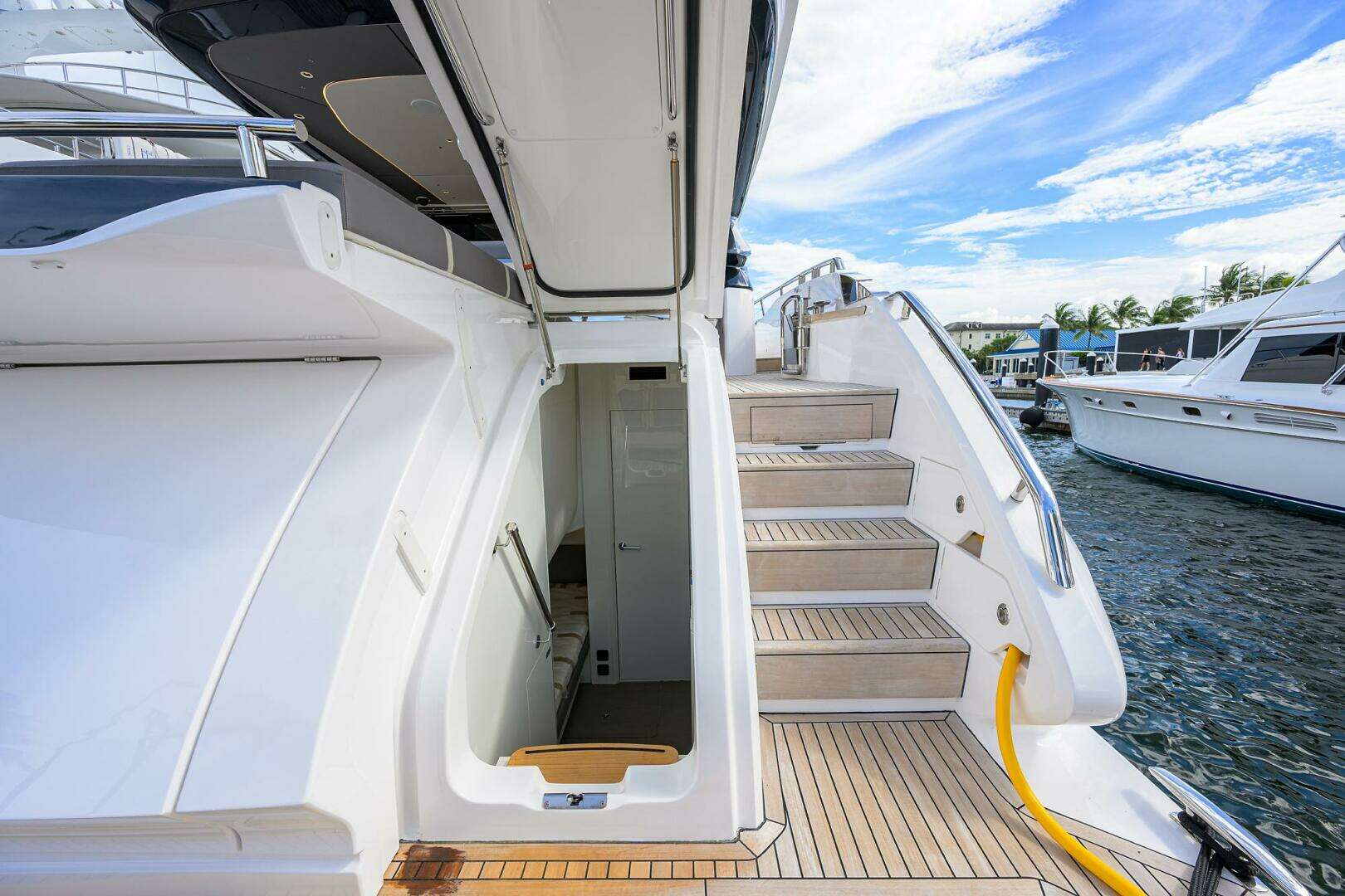 2027 Princess S72 - Image 12