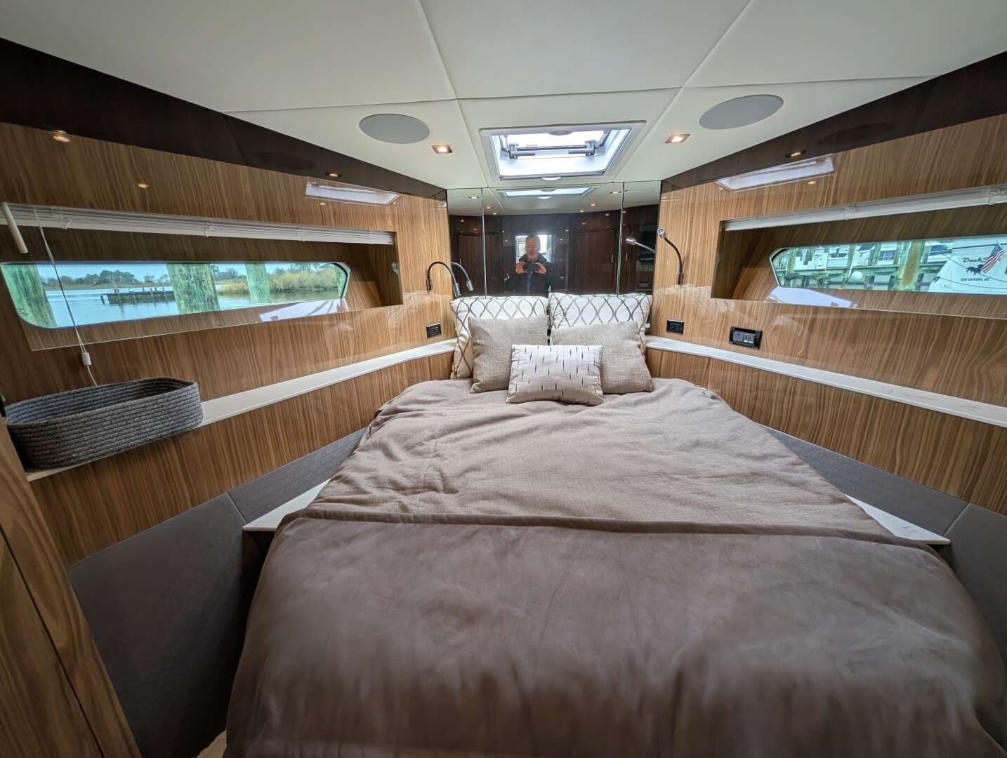 2022 Cruisers Yachts 54 Cantius - Image 53
