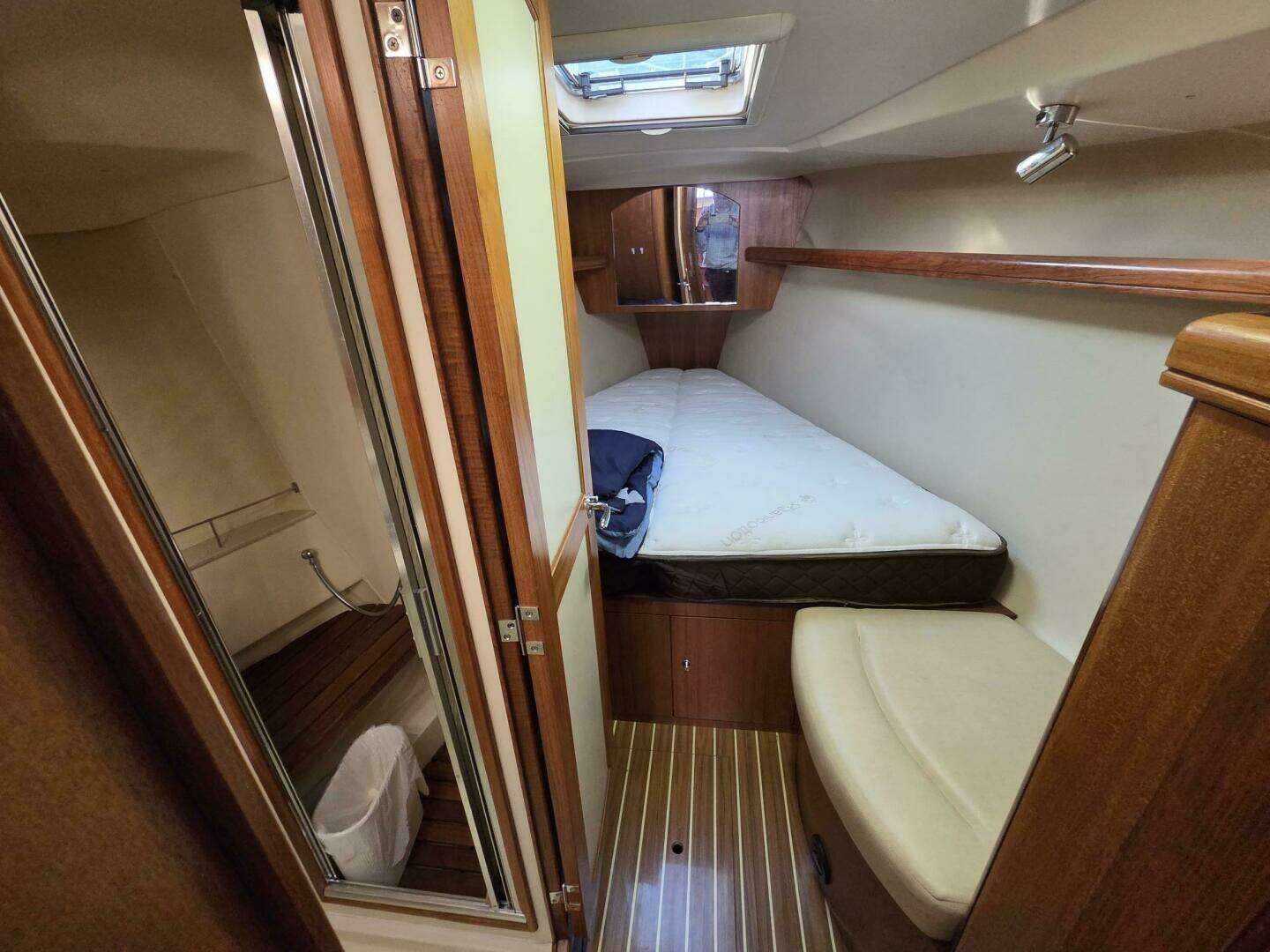 2007 Hunter 44 Deck Saloon - Image 6