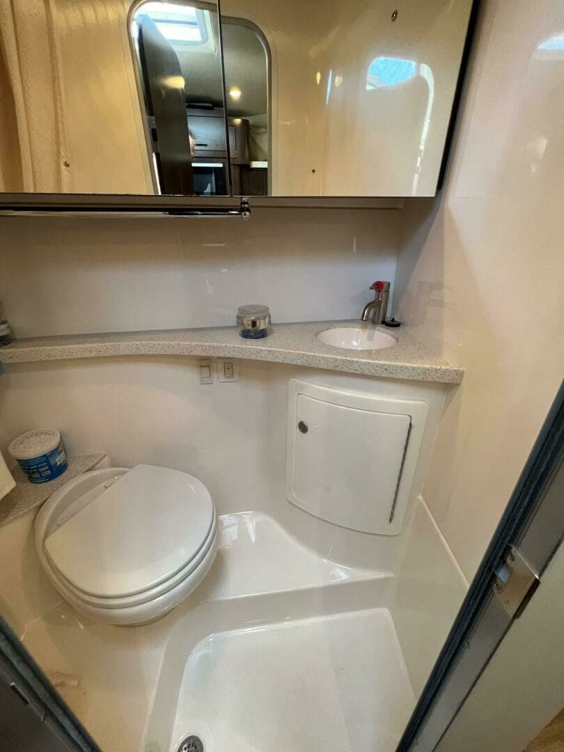 2017 Regal 28 Express - Image 29