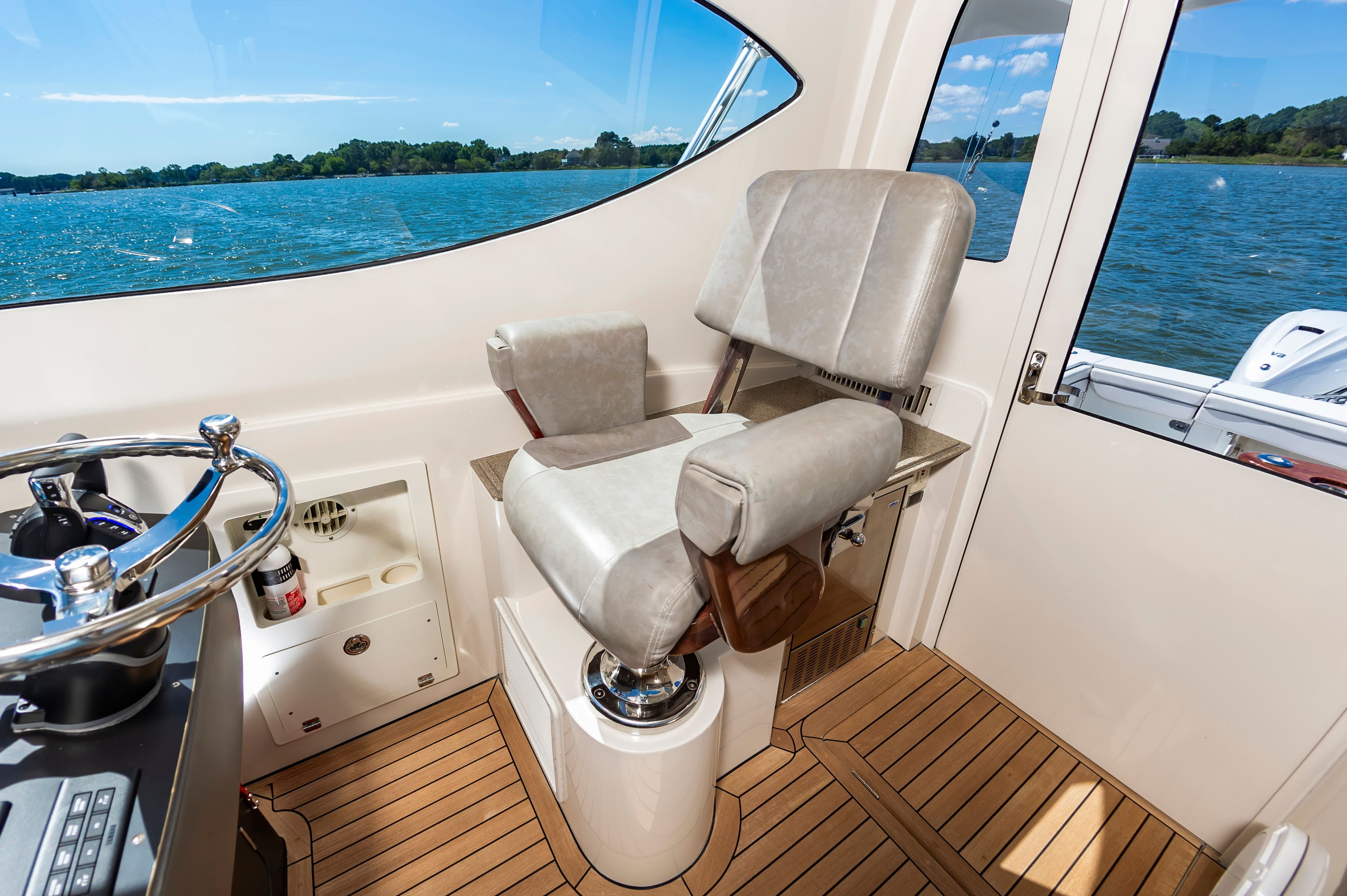 2014 Jupiter 41 SB - 24