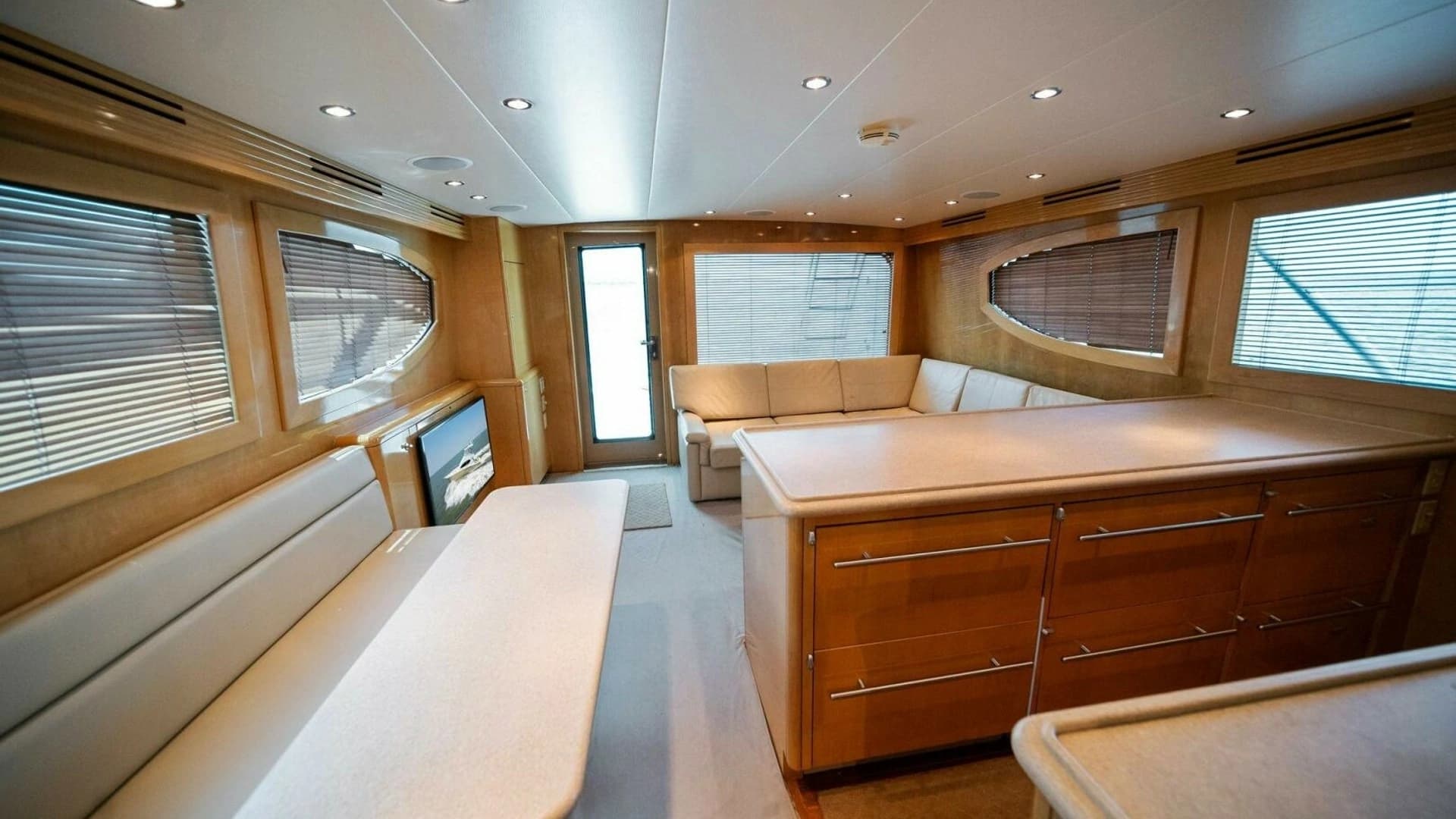 2003 Hatteras 54 Convertible - Image 7