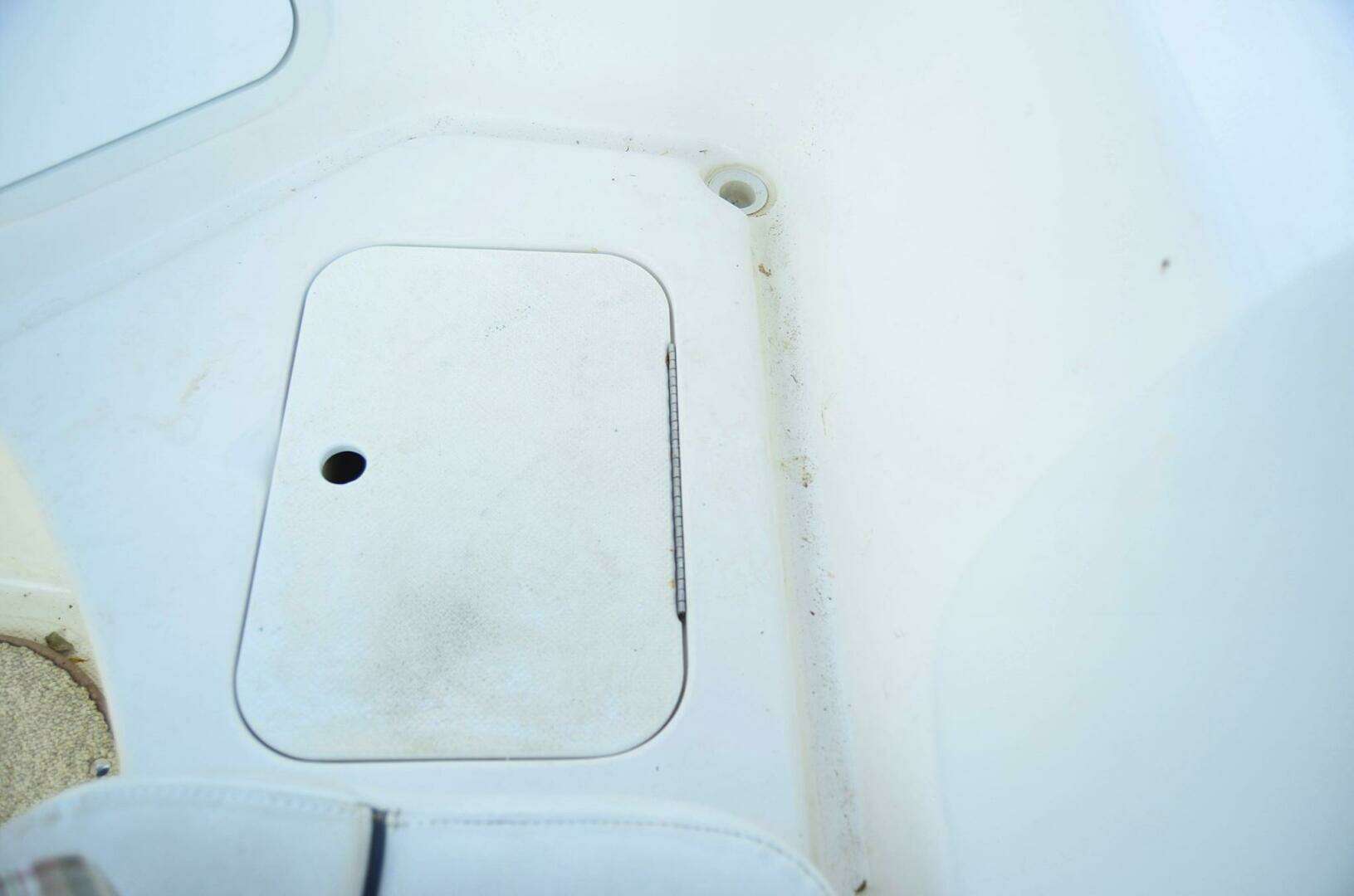 2011 Hurricane SunDeck 217 OB - Image 31