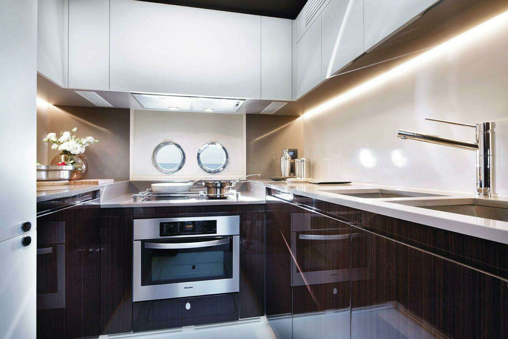 2019 Azimut 77S - Image 9