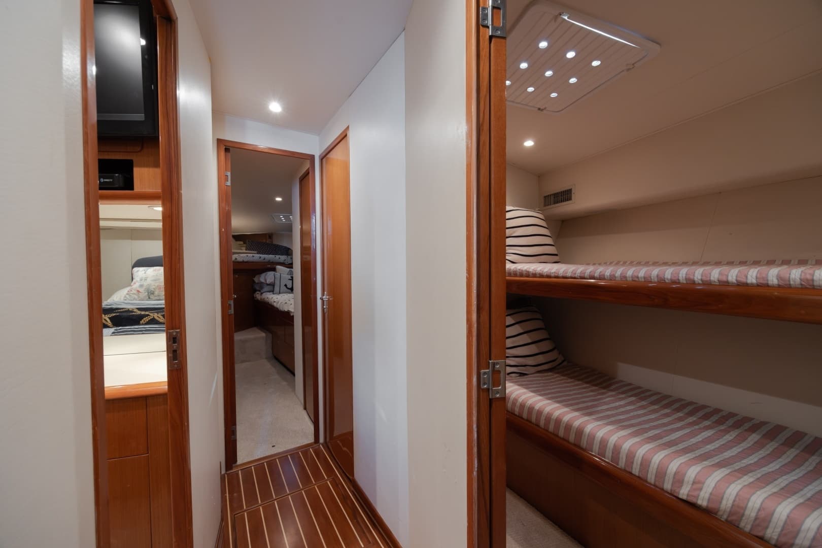 2000 Viking 55 Convertible - Image 25