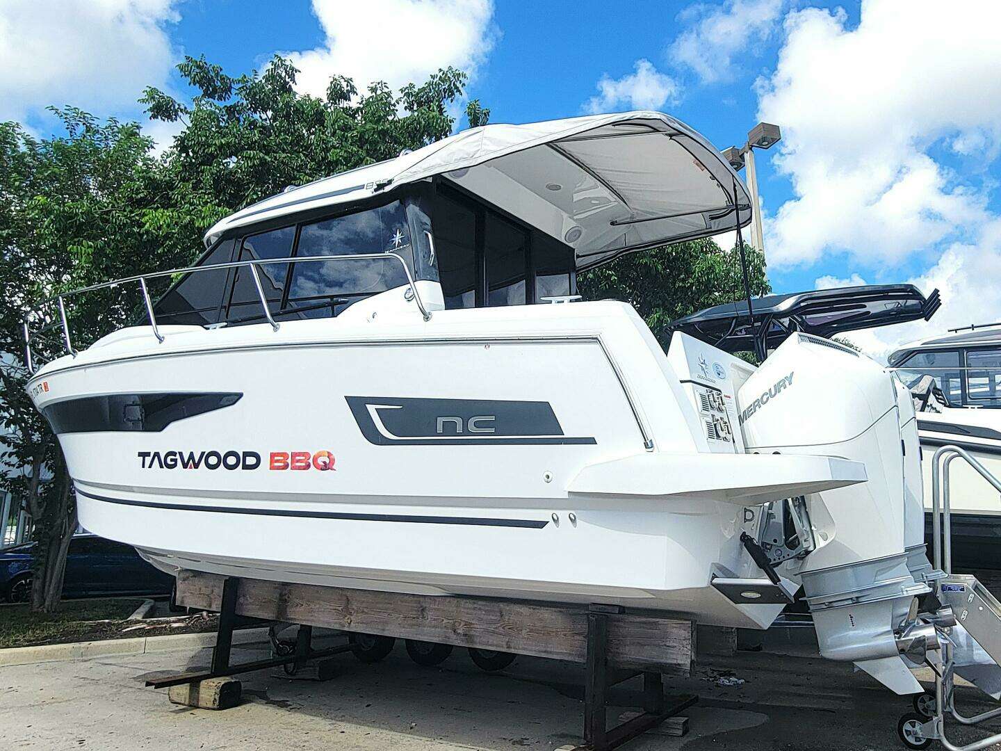 2023 Jeanneau NC895 - Image 4