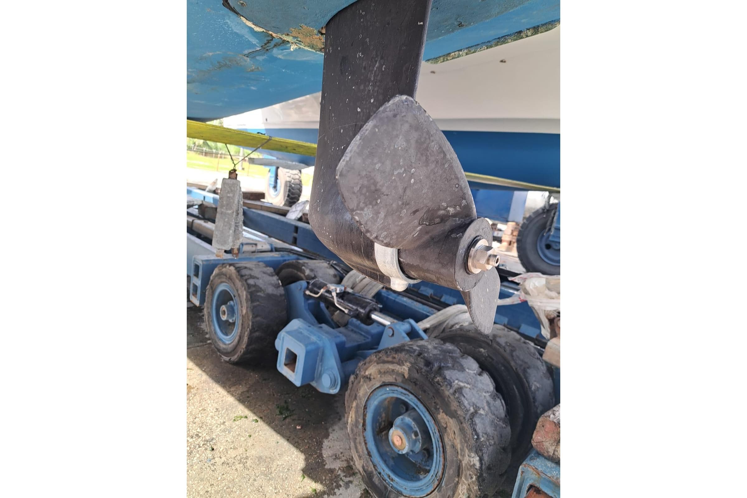 Propeller of 2003 Fountaine Pajot Belize 43 catamaran on a trailer.
