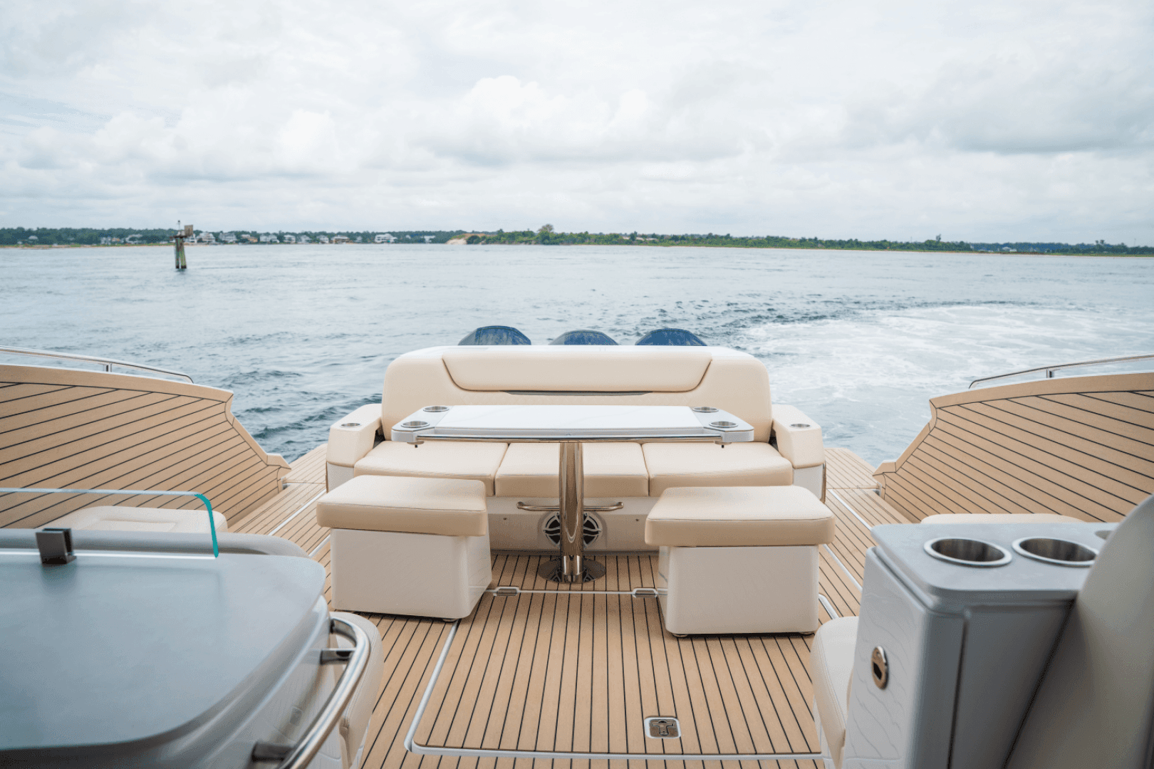 2026 Cruisers Yachts 50GLS OB - Image 17
