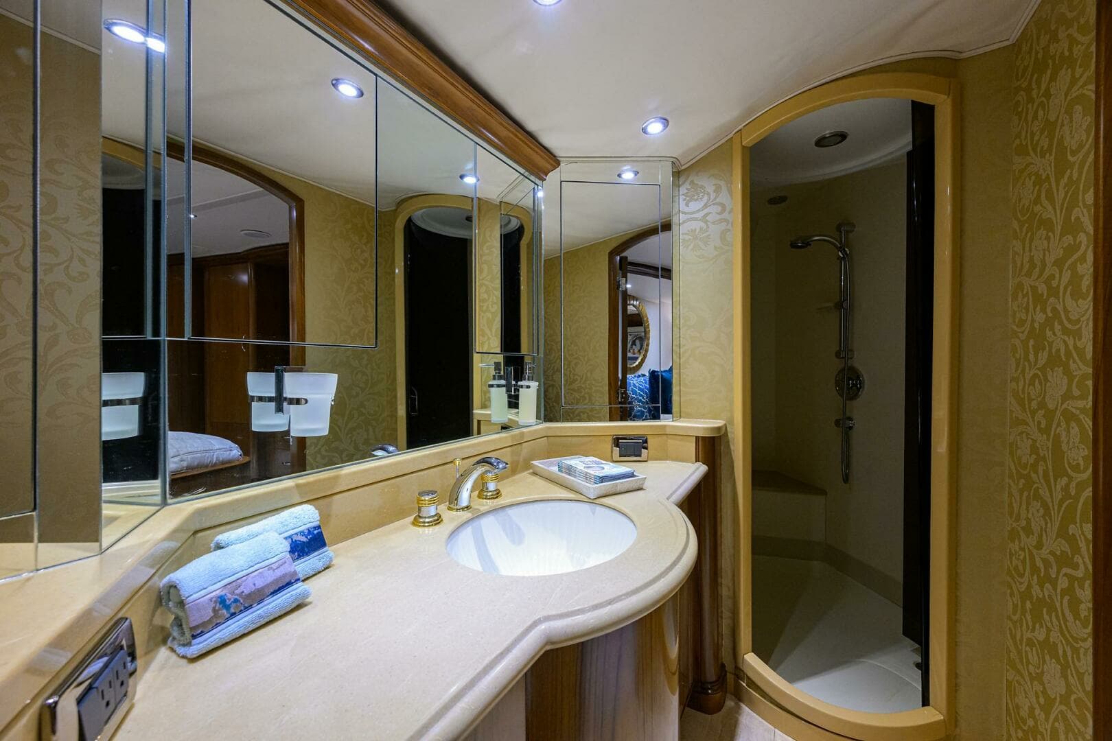 2004 Sea Force IX 82 Enclosed Bridge - Image 36