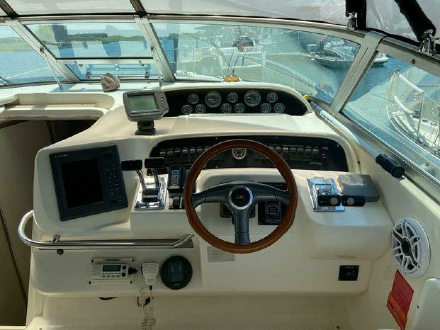 1996 Sea Ray 330DA - Image 7