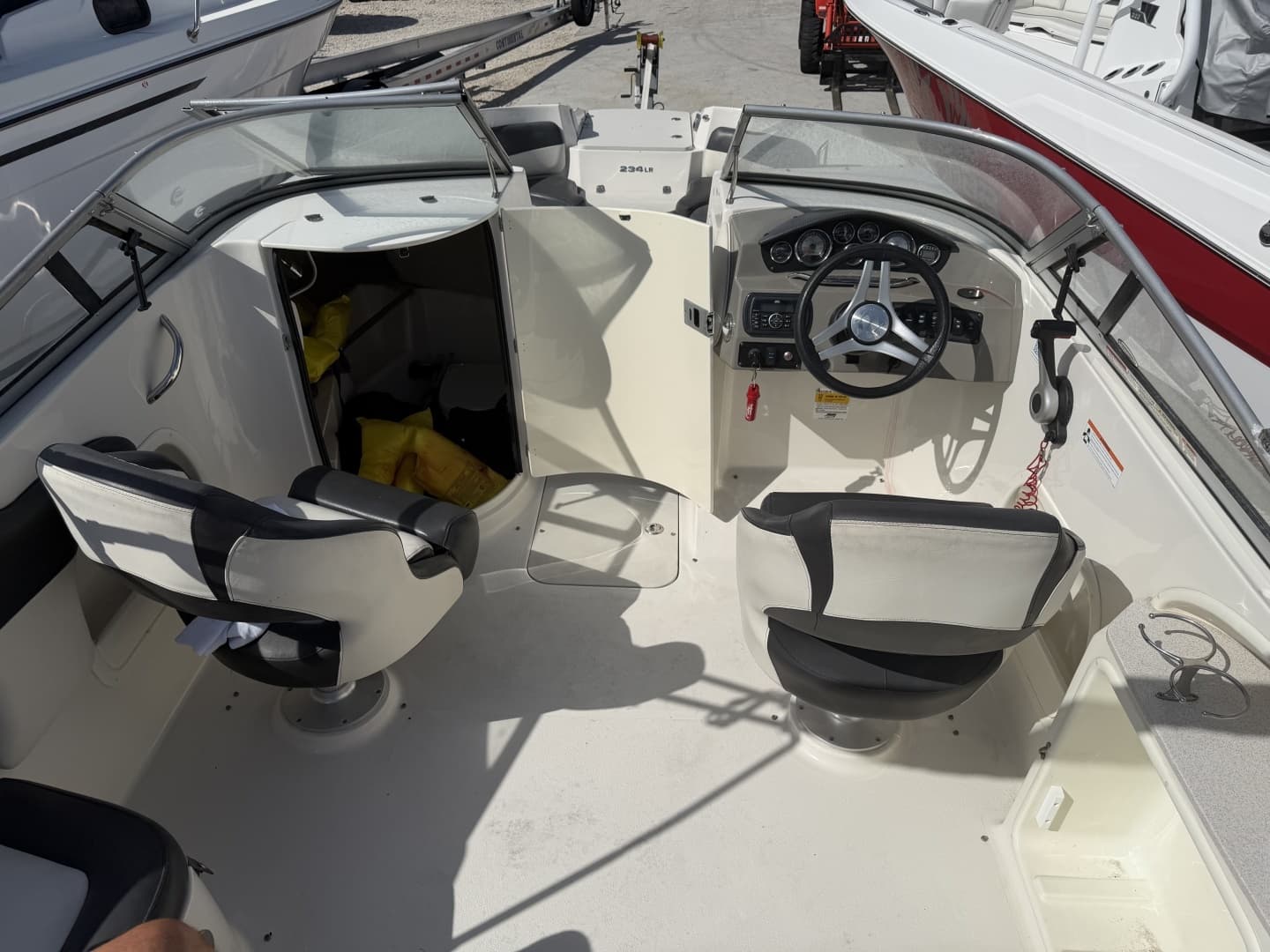 2016 Stingray 234 LR - Image 13