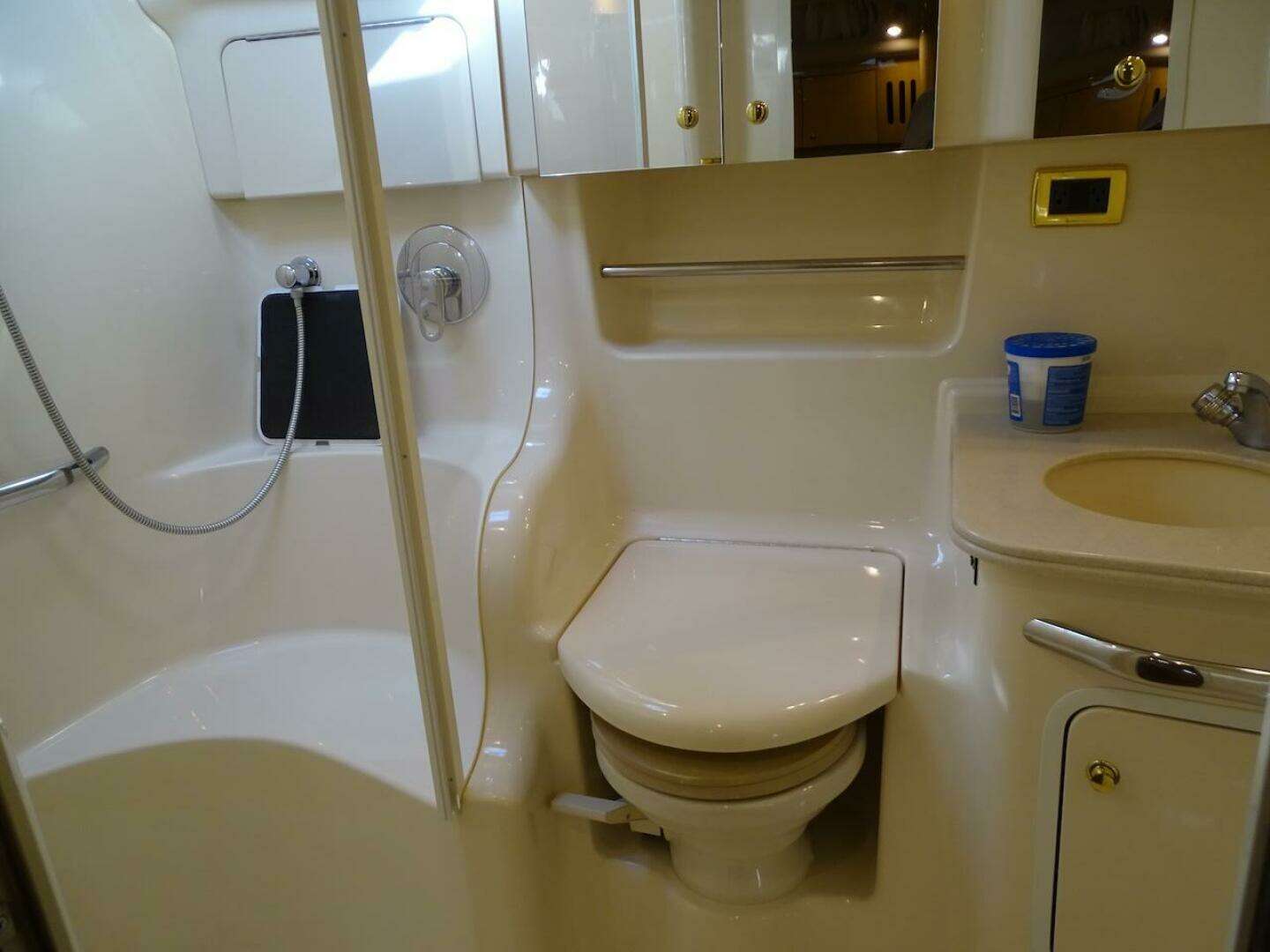 2001 Sea Ray 410 Sundancer - Image 19