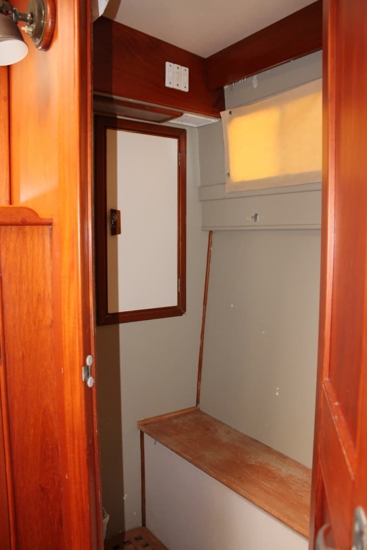 1987 Grand Banks — - Image 32