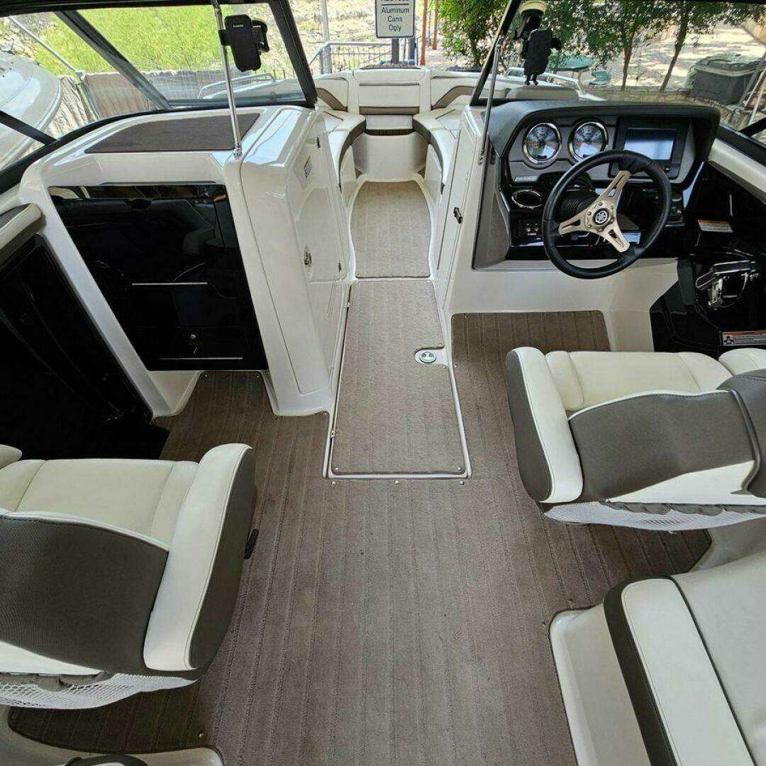 2016 Yamaha Boats 242 Limited E-Series - Image 10