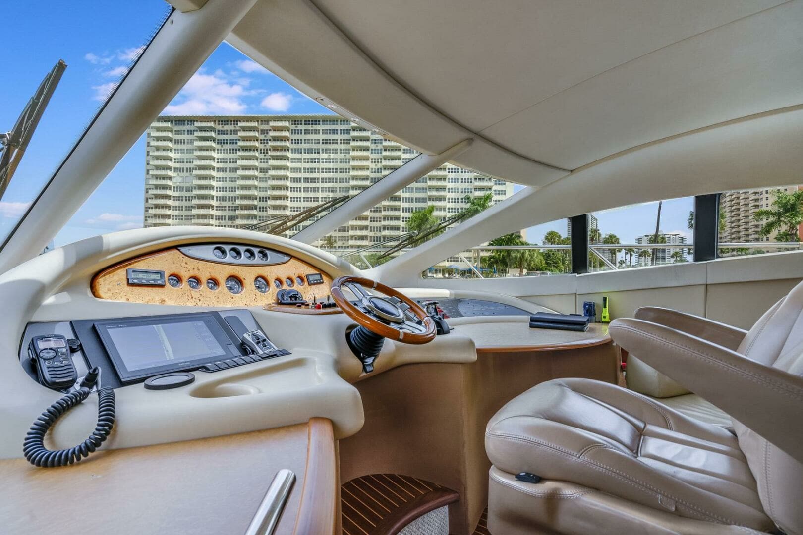 2009 Azimut 62E - Image 30