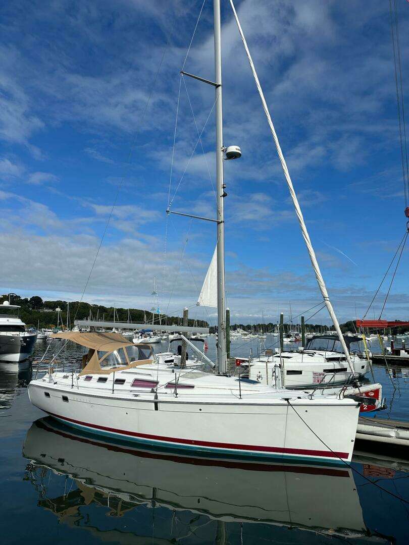2005 Hunter 38 - Image 4
