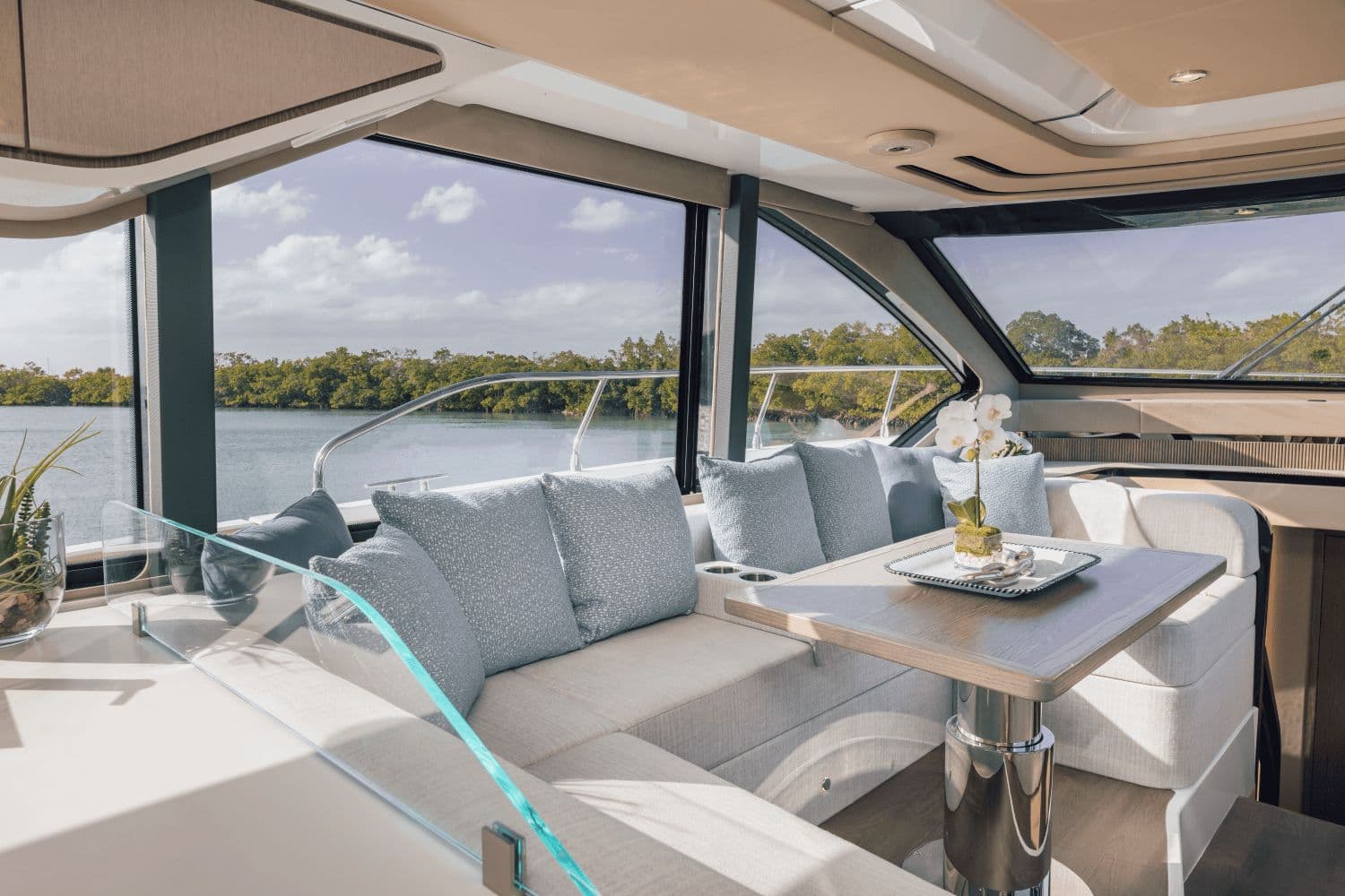 2027 Cruisers Yachts 57 Fly - 59