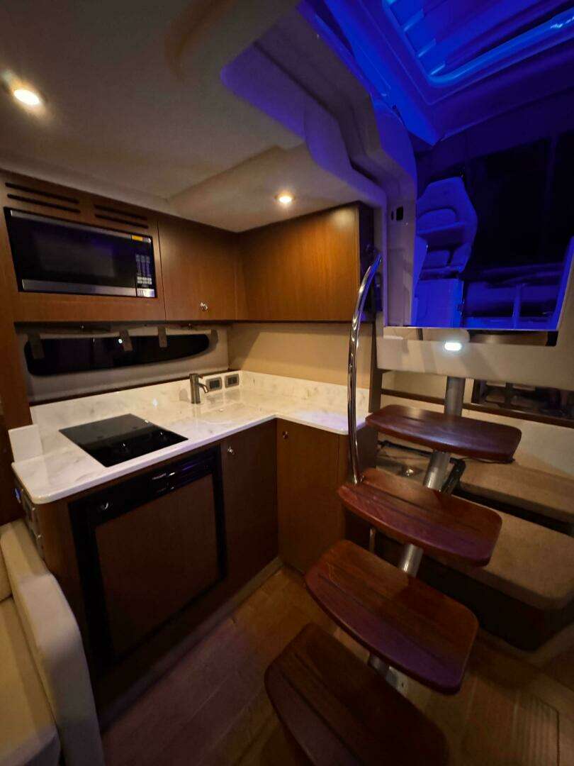 2019 Sea Ray 350 Sundancer - Image 20