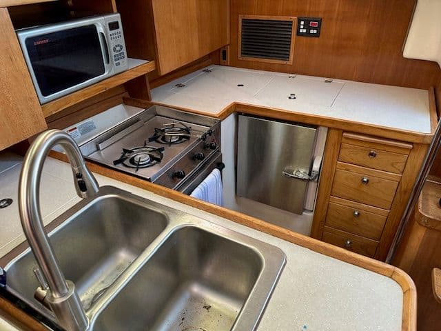 2008 Catalina 350 MkII - 25