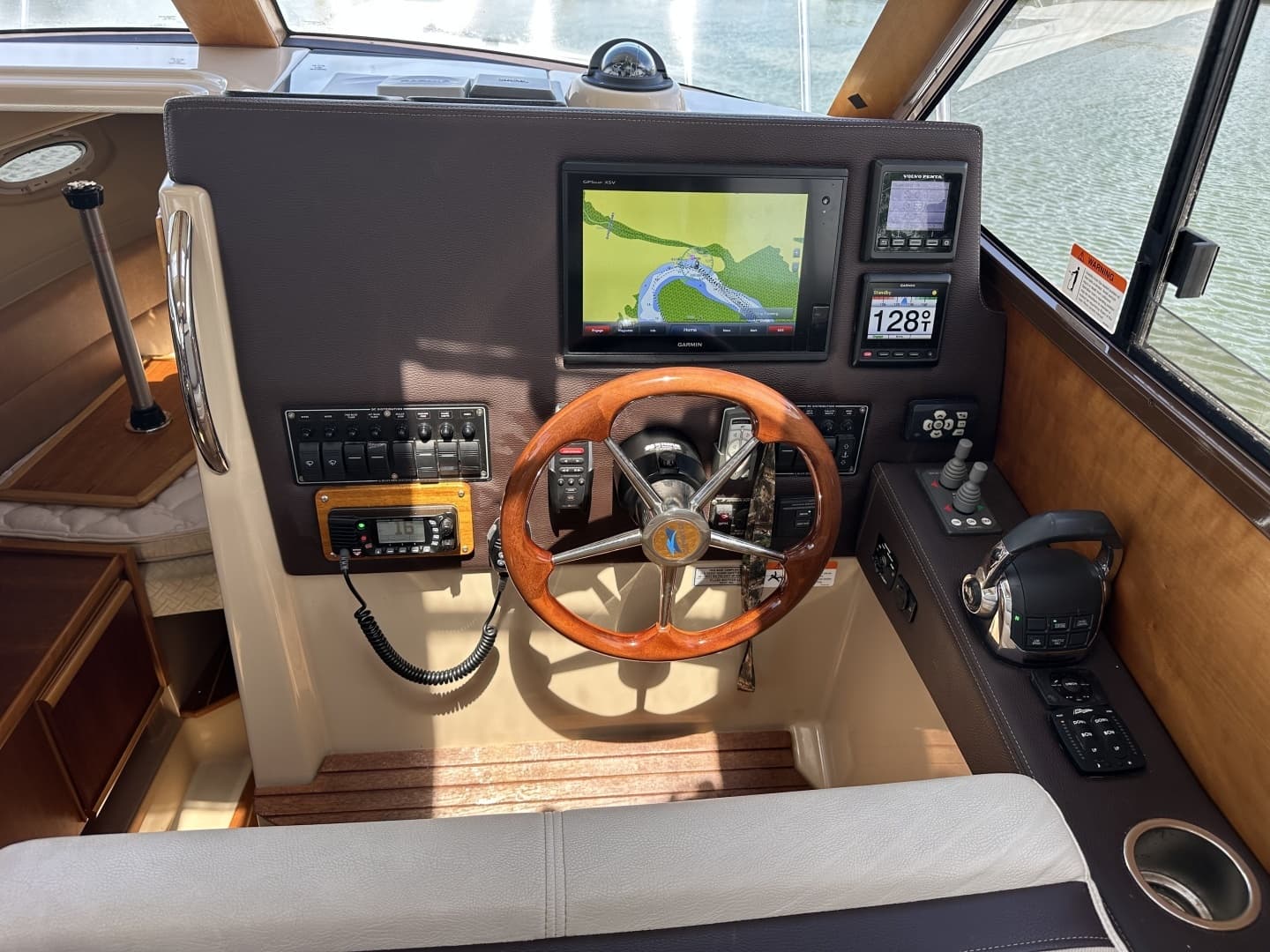 2016 Cutwater C-28 LE - Image 31