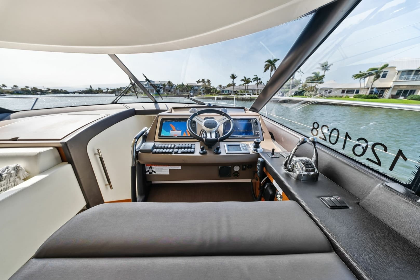 2015 Prestige 550 - Image 33
