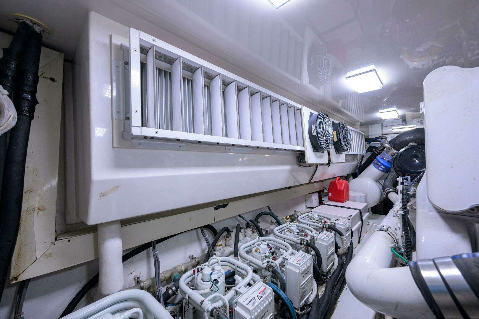 2007 Viking 64 Convertible - Image 55