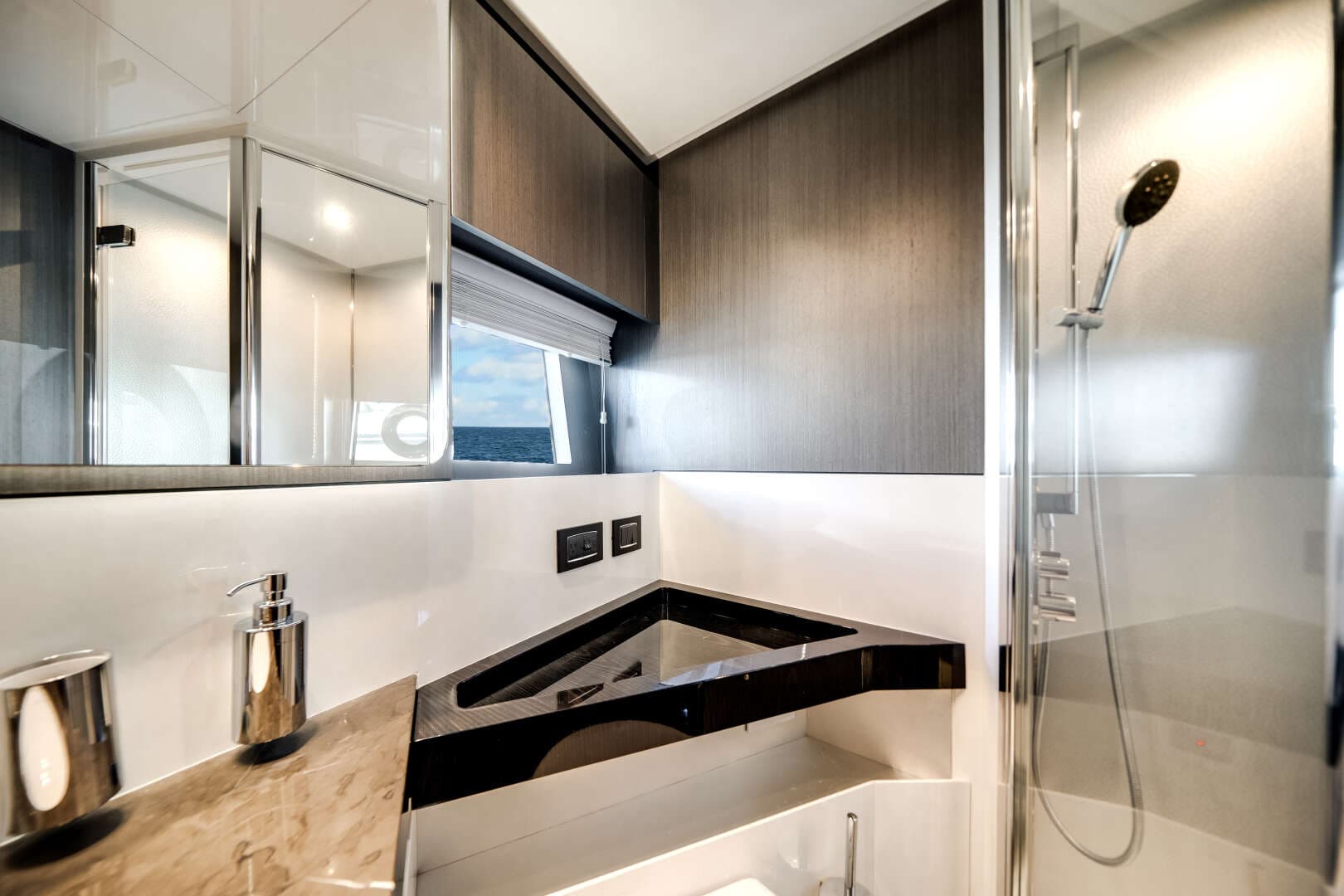 2022 Azimut S7 - Image 20