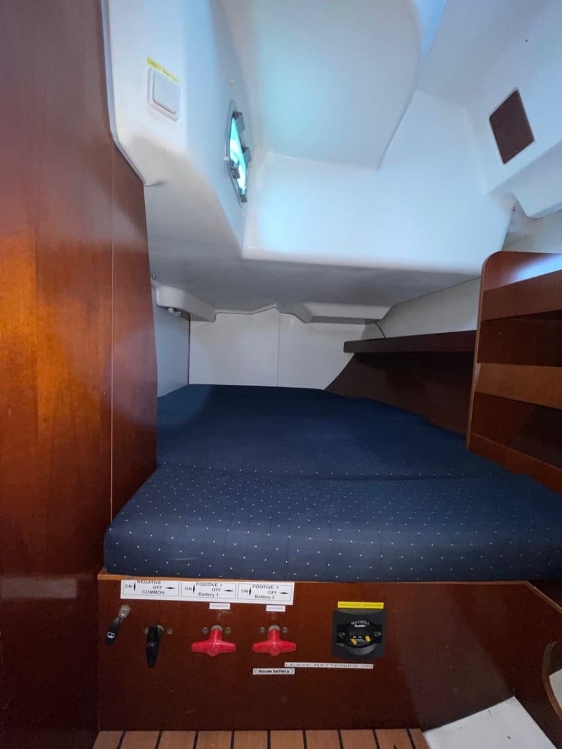 2004 Beneteau 423 - Image 13