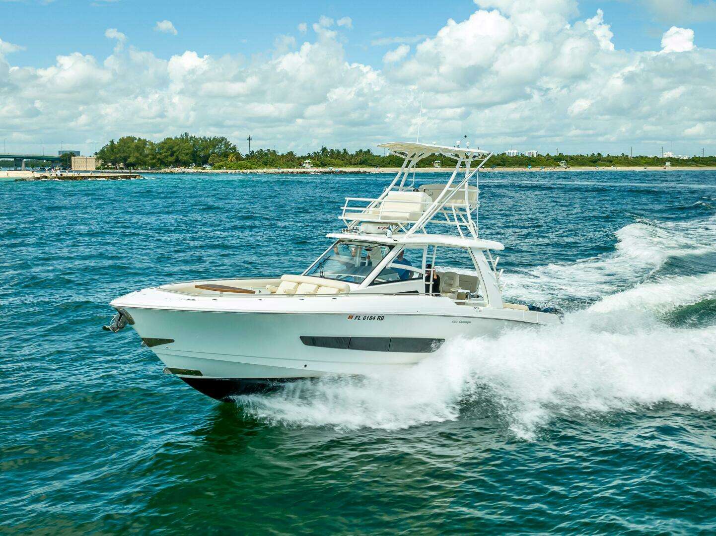 2016 Boston Whaler — - Image 31