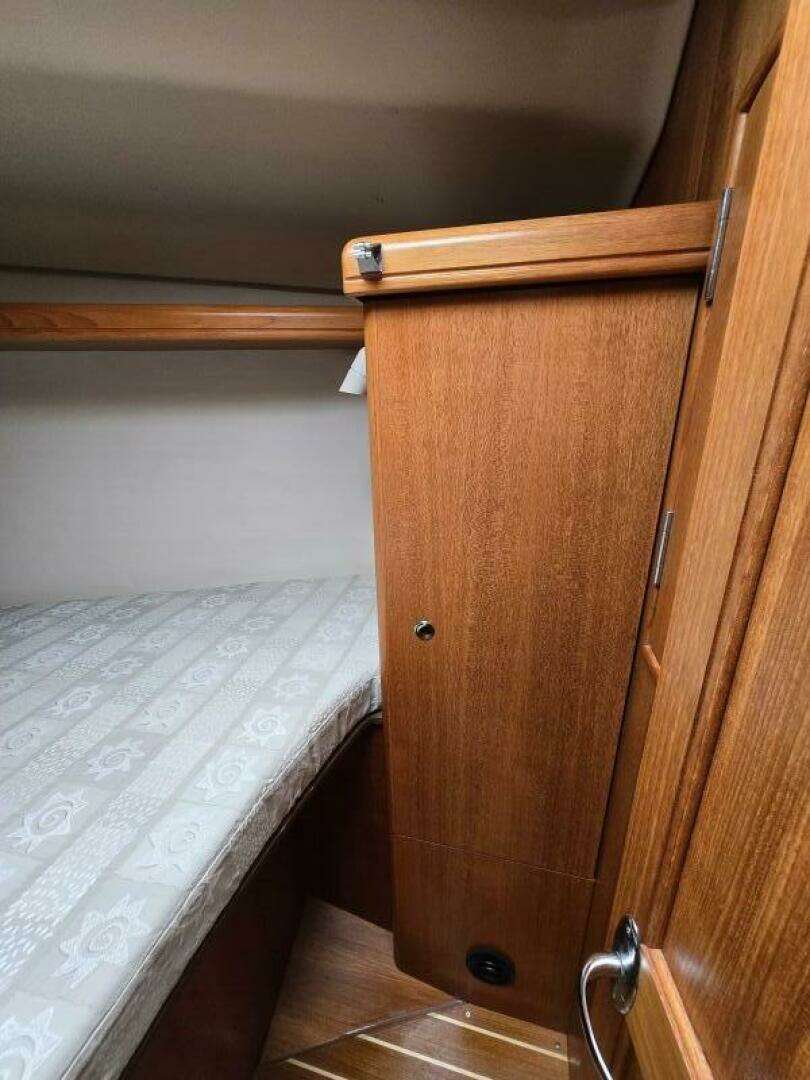 2002 Hunter 356 - Image 16