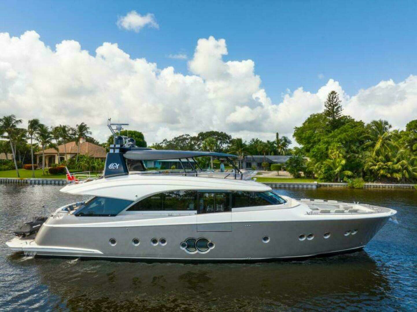 2015 Monte Carlo Yachts MCY86 - Image 2