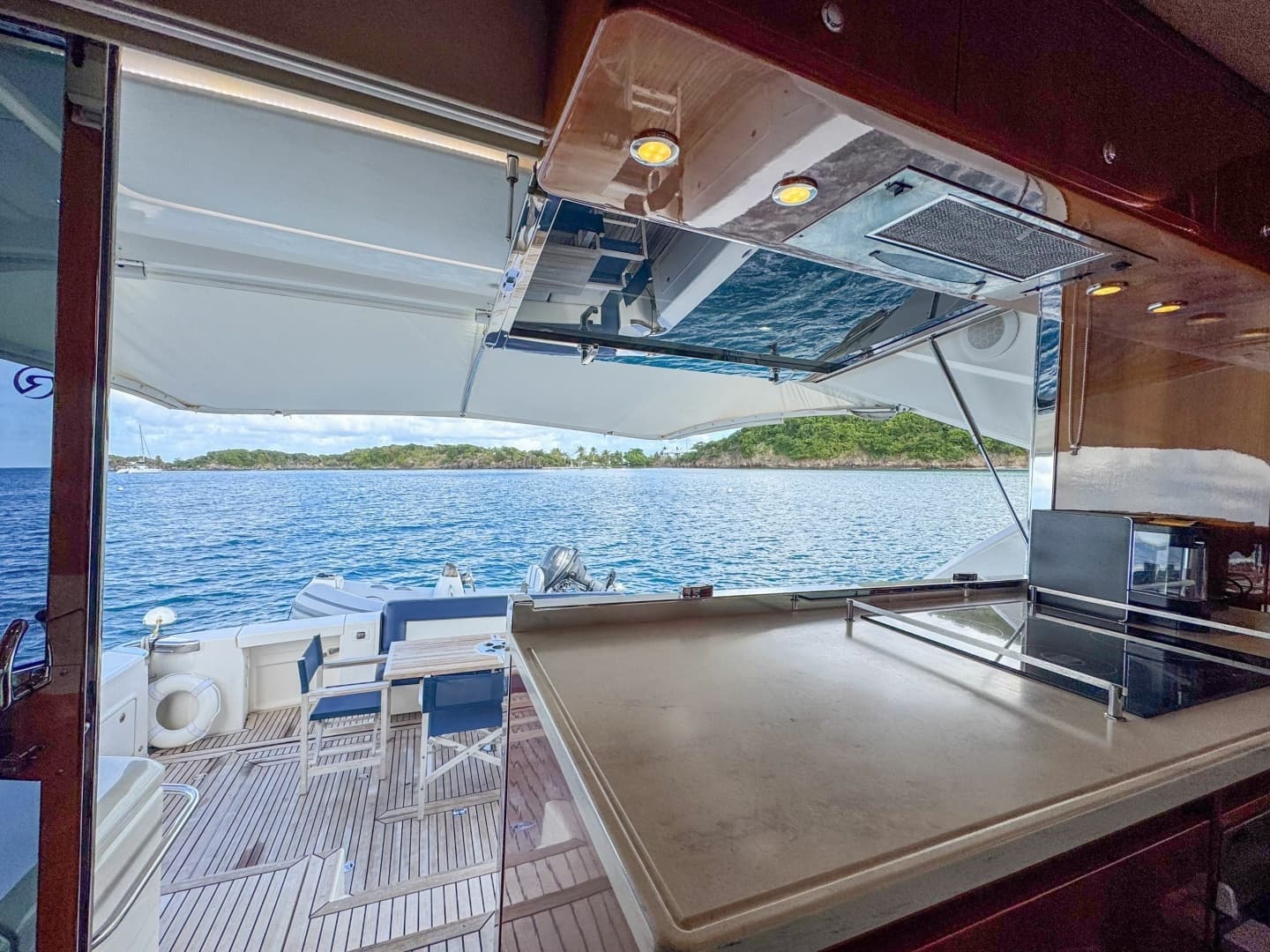 2015 Riviera 53 Enclosed Bridge - Image 34