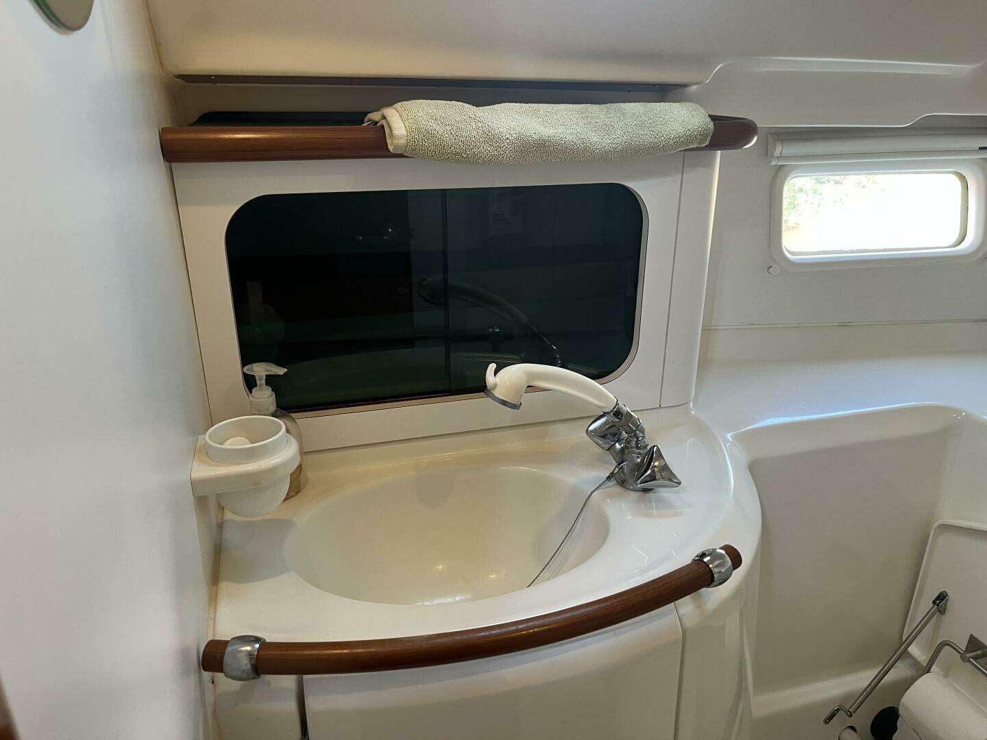 2001 Beneteau Oceanis 381 - Image 56