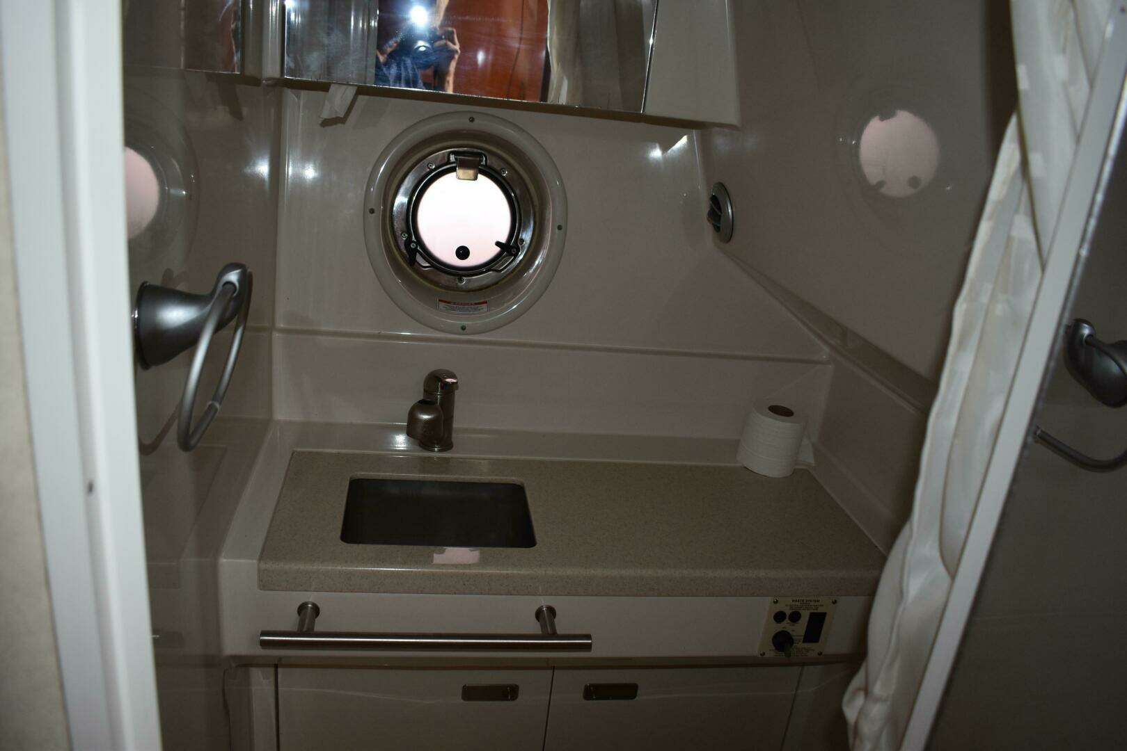 2011 Sea Ray 310 Sundancer - Image 41