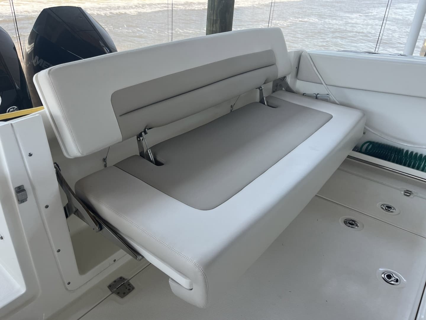 2022 Boston Whaler 320 Vantage - Image 25