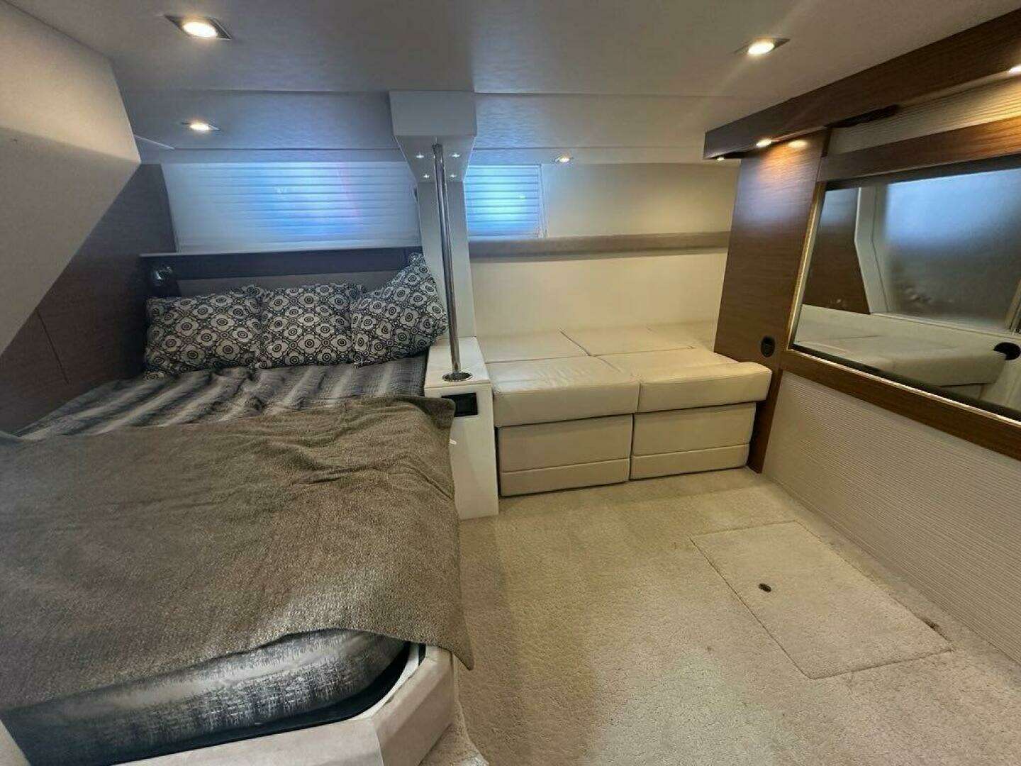 2015 Cruisers Yachts Cantius - Image 49