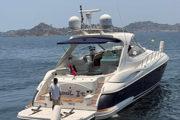 2006 Cruisers Yachts Express 560 - Image 1
