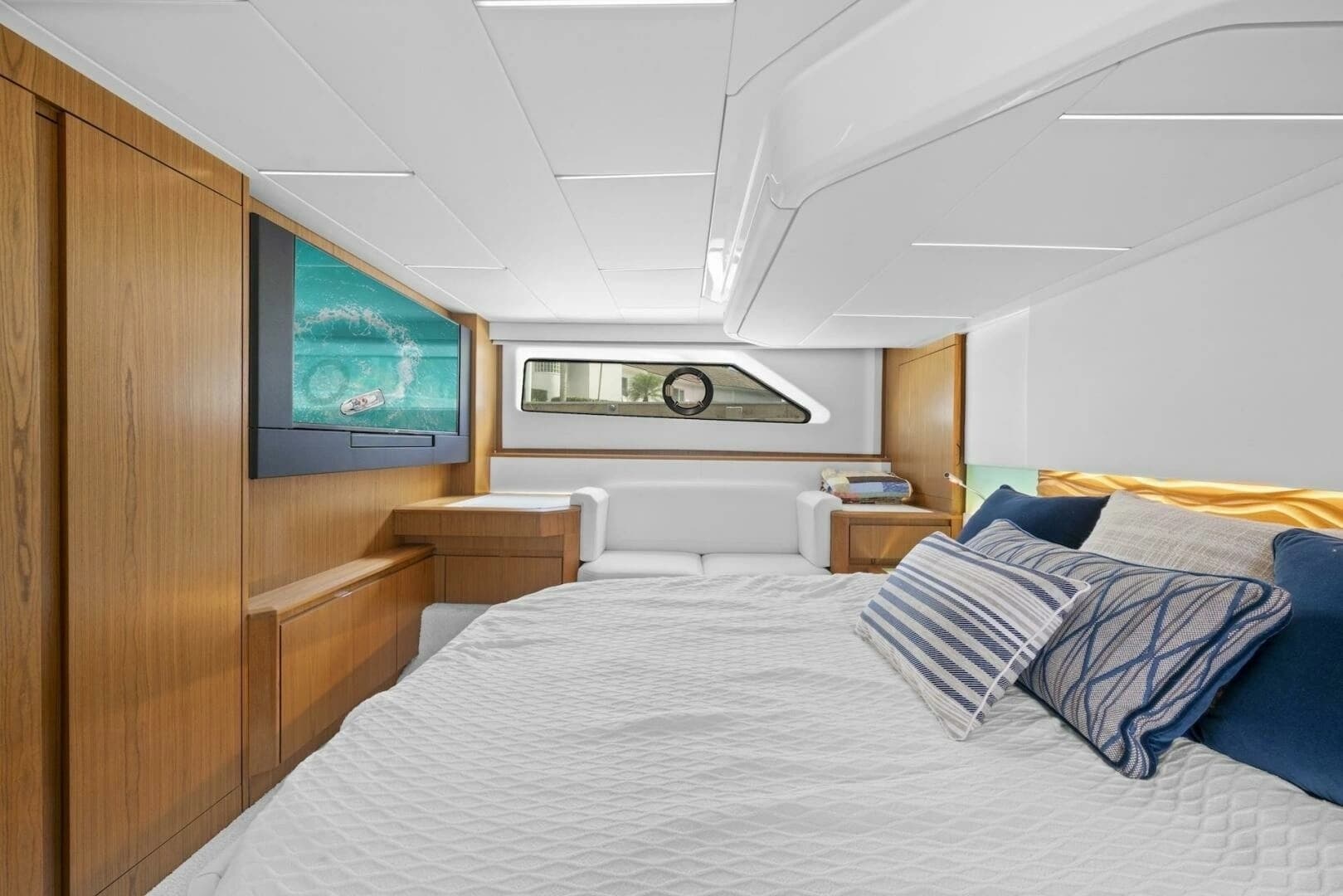 2023 Tiara Yachts EX 60 - Image 67