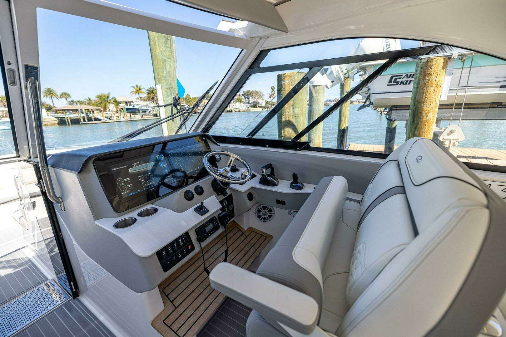 2022 Regal LX 36 - Image 28