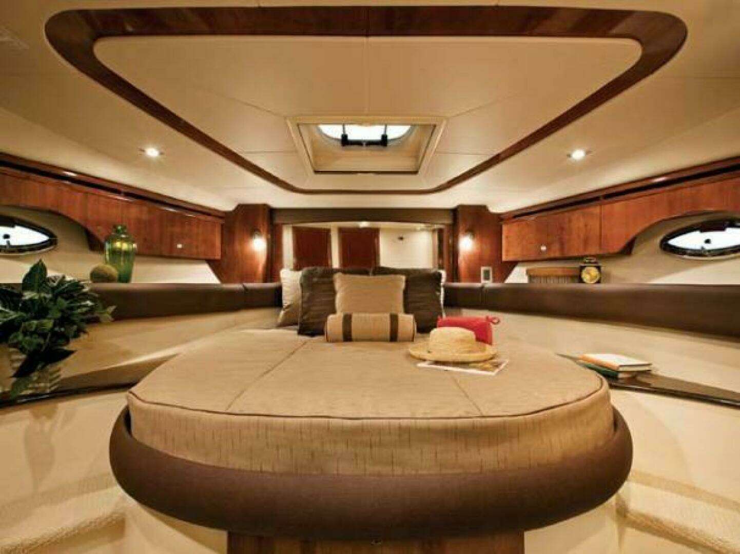 2009 Meridian 441 Sedan - Image 7