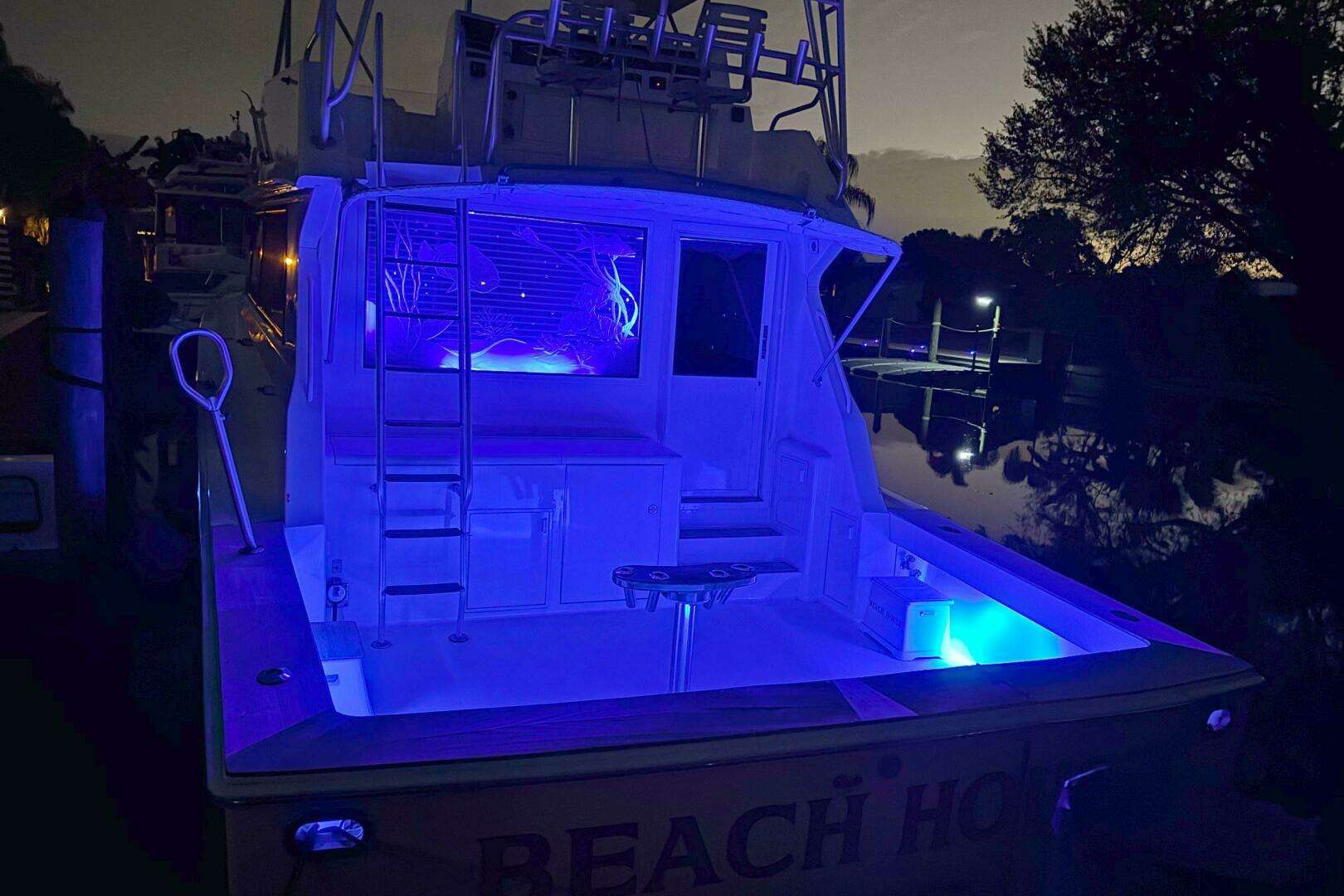1990 Viking 53 Convertible - Image 44