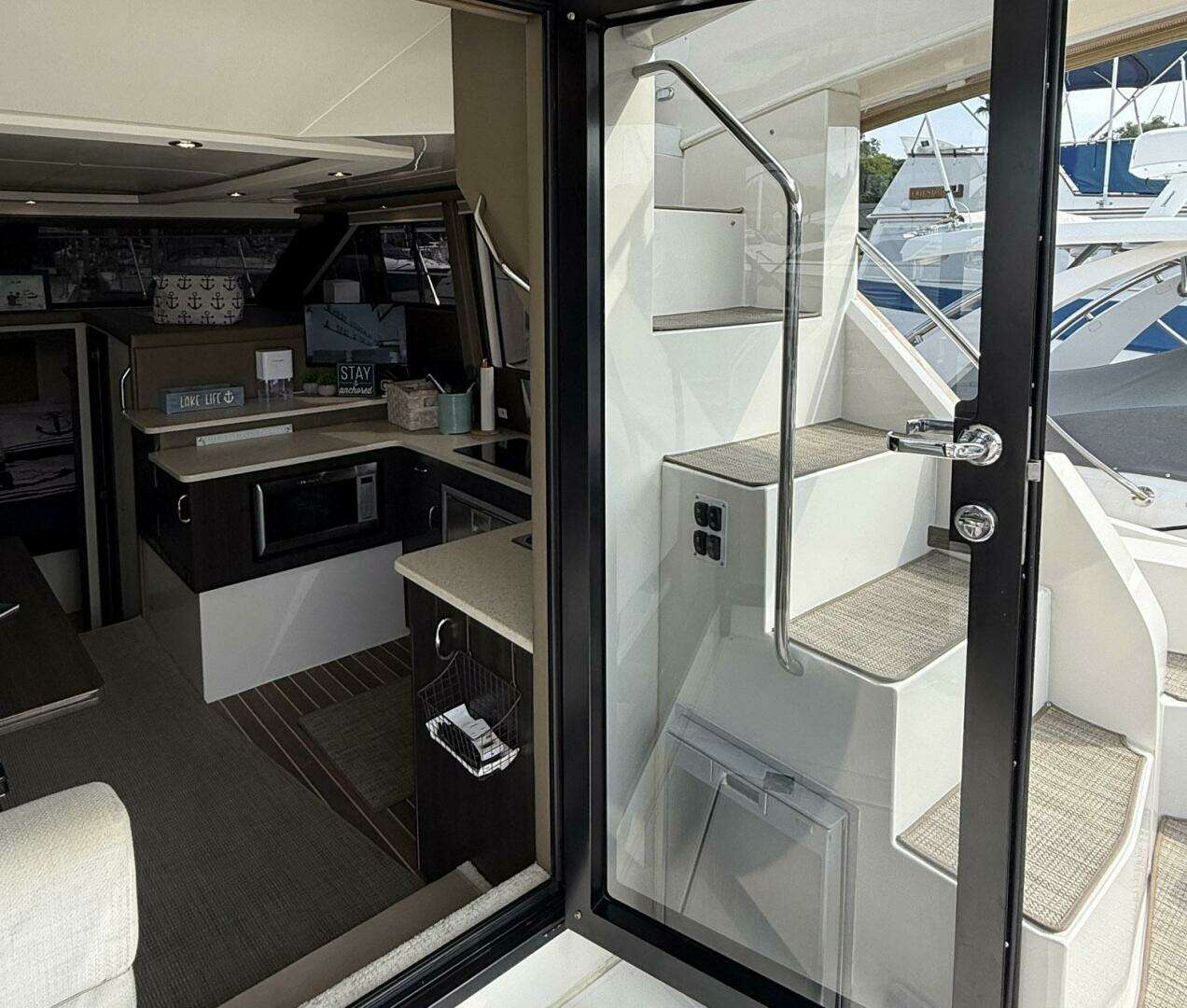 2013 Carver C-34 Command Bridge - Image 29