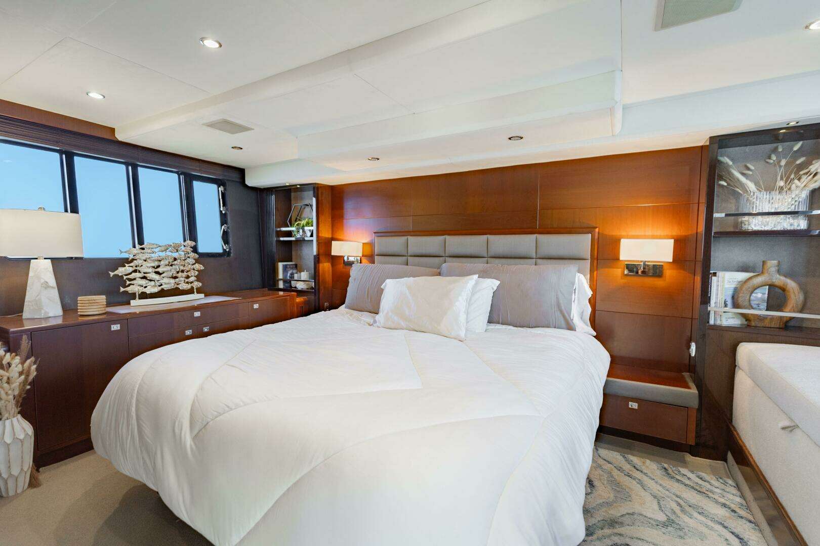 2011 Princess 64 - Image 4