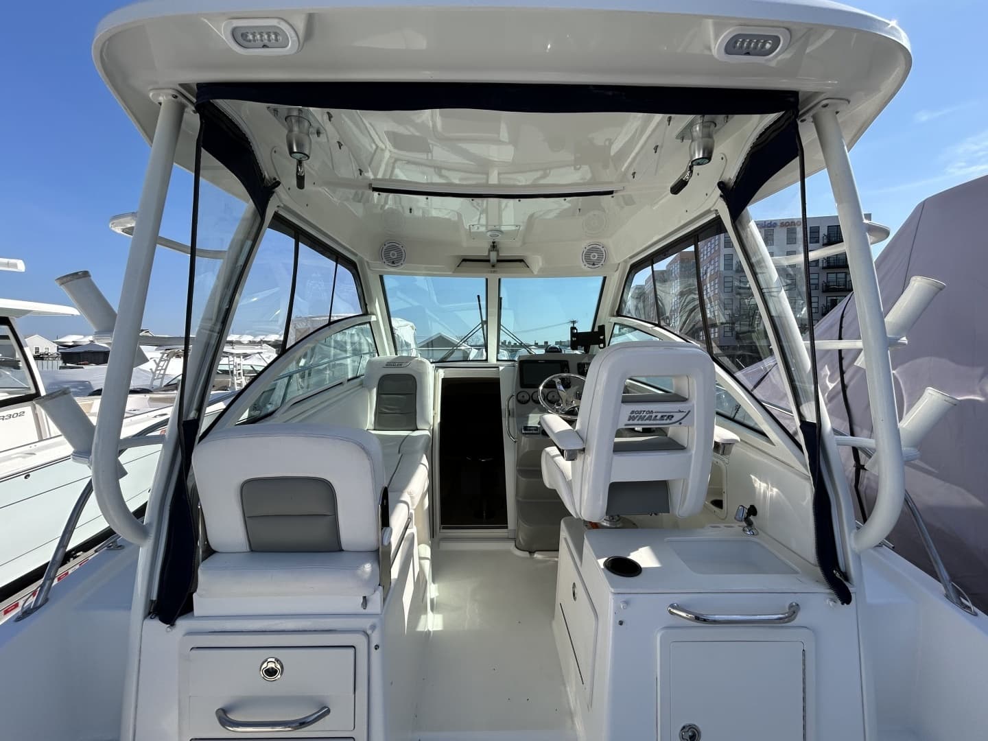 2015 Boston Whaler 285 Conquest - Image 5